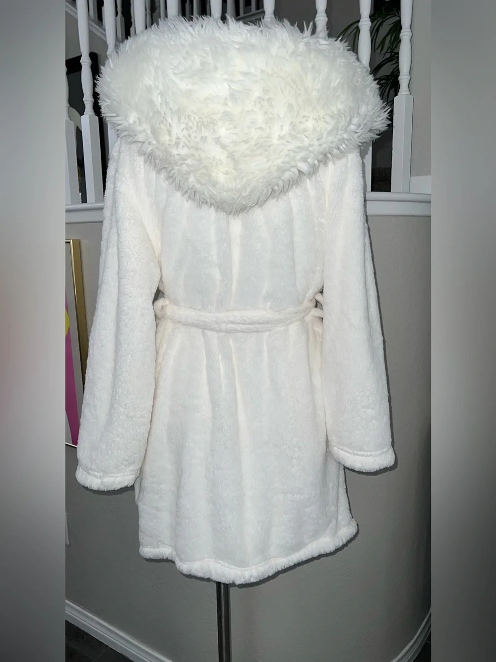 Topshop Ivory Women's Plush Faux-Fur Hooded Robe